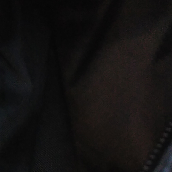 Black hand bag with big flower on it - Picture 3 of 6